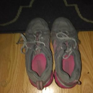 New balance tennis shoes